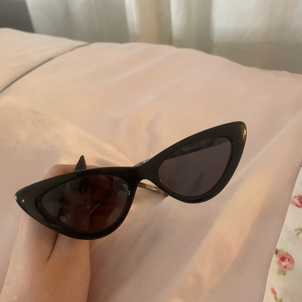 Steve Madden Black and Tortoise Retro Style Sunglasses